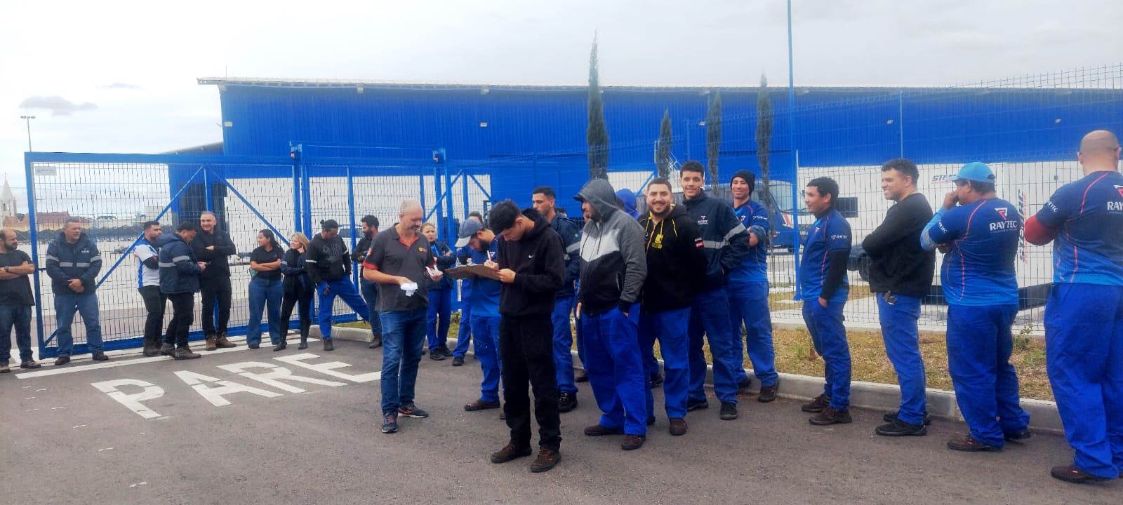 Metalúrgicos da Raytec aprovam acordo com implantação de vale-mercado